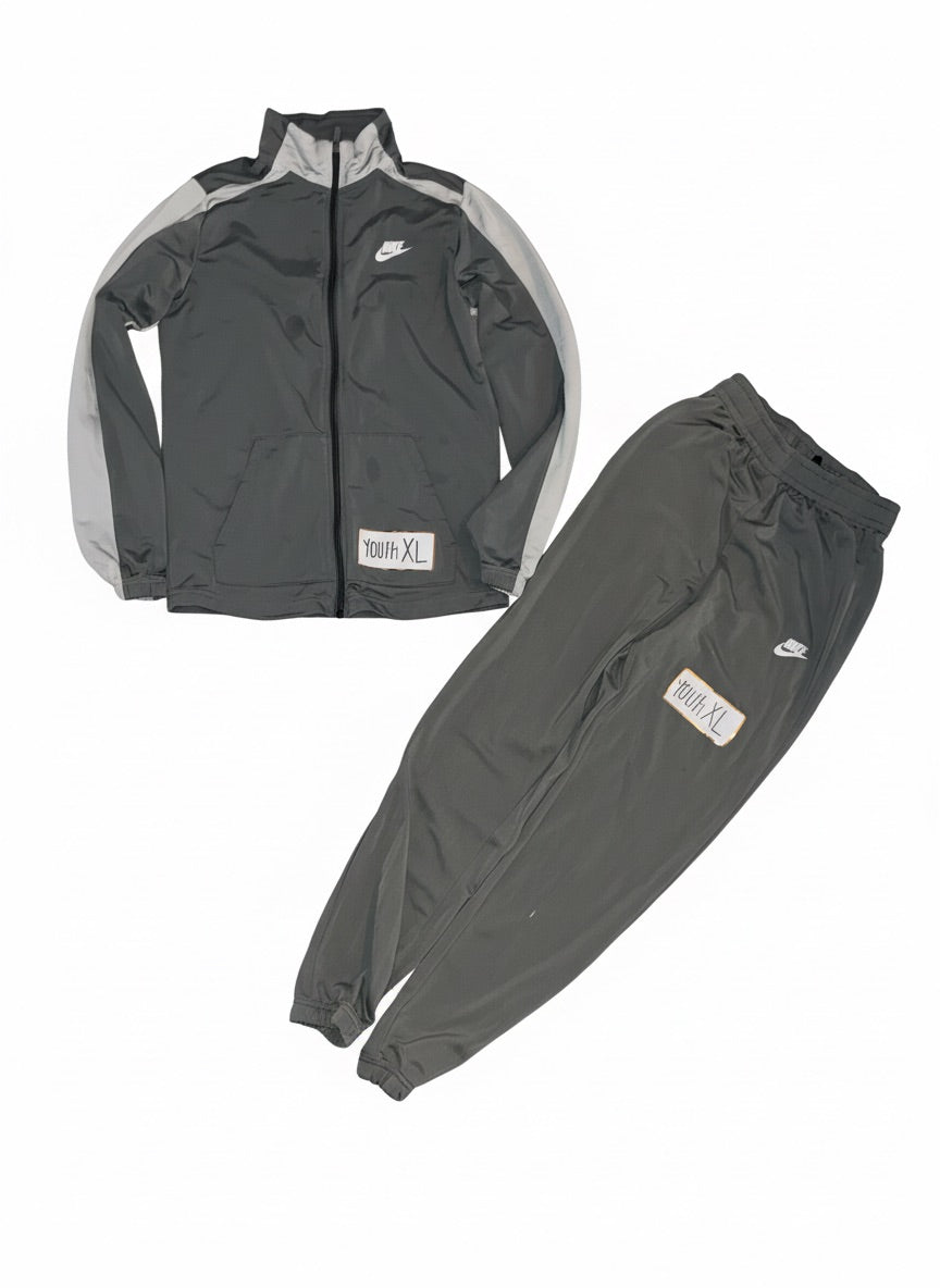 138: NIKE- Sweatsuit
